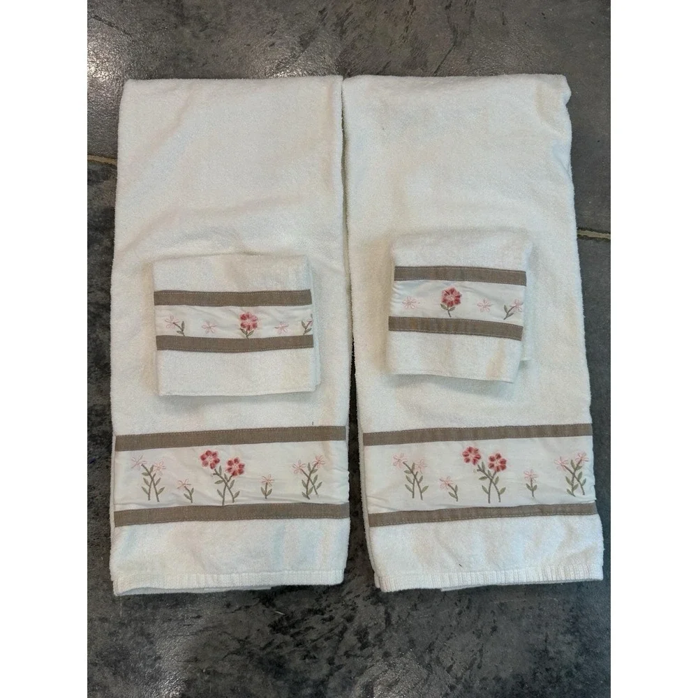 VTG Saturday Knight Ltd Towels Lot 4 Pc Towel Wash Cloth Rose Floral Trim USA
